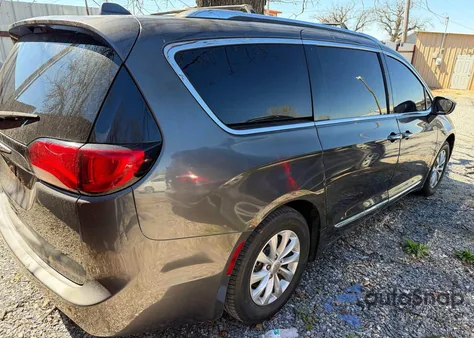 2018 Chrysler Pacifica Touring L из США, поврежденный, VIN 2C4RC1BG3JR149590